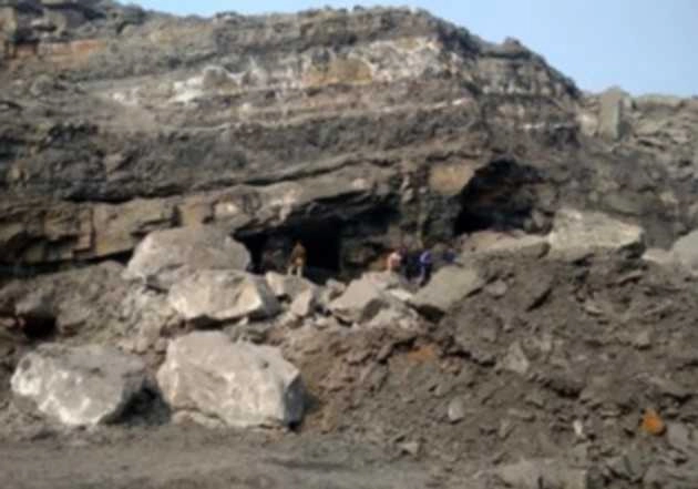 मिजोरम में पत्थर की खदान धंसने की घटना में 12 मजदूरों के फंसे होने की आशंका - 12 laborers feared trapped after stone mine collapses in Mizoram