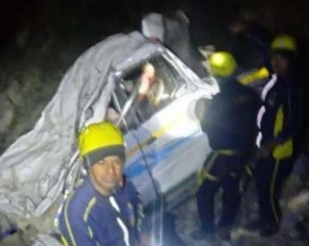 उत्‍तराखंड के चमोली में भीषण हादसा, 200 मीटर गहरी खाई में गिरा वाहन, 12 लोगों की मौत - Horrific vehicle accident in Chamoli, Uttarakhand, 12 people died