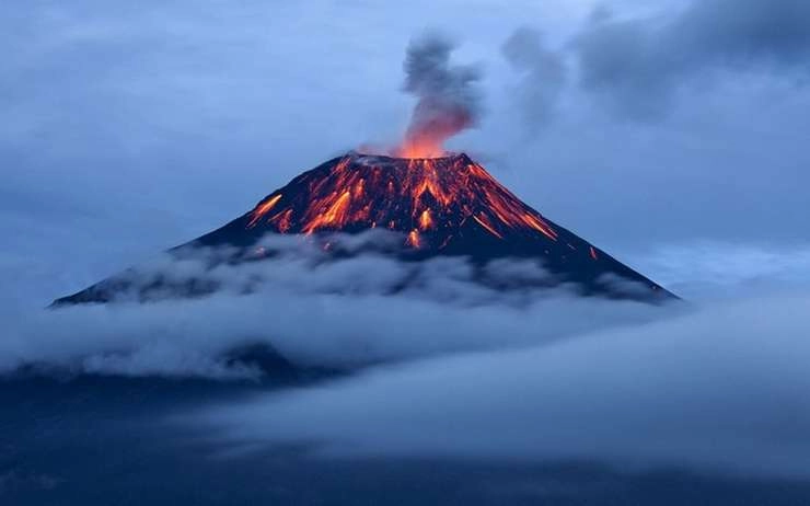Nature and Environment: दुनिया के सबसे बड़े ज्वालामुखी मौना लोआ में विस्फोट - Mauna Loa, the world's largest volcano, erupted