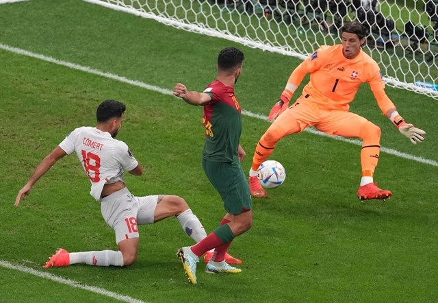 रोनाल्डो की जगह खेलने आए रामोस ने लगाई हैट्रिक, पुर्तगाल ने स्विटजरलैंड को 6-1 से धोया - Portugal plunders Switzerland with a hattrick of goals from Goncalo Ramos