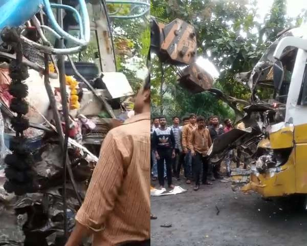 इंदौर के निकट घाट पर 2 बसें भिड़ी, करीब 40 यात्री घायल - 2 buses collided at Ghat near Indore, about 40 passengers injured