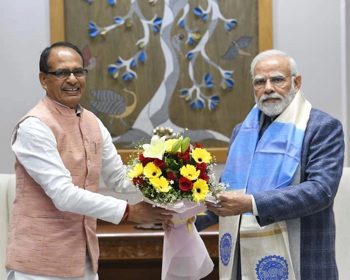 PM नरेंद्र मोदी से CM शिवराज की मुलाकात, प्रवासी भारतीय दिवस और इन्वेस्टर्स समिट की दी जानकारी - CM Shivraj met Prime Minister Narendra Modi