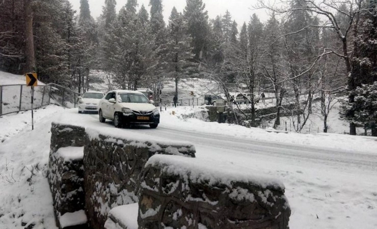 Weather Update : कश्मीर और हिमाचल में बर्फबारी, उत्तर भारत में हल्की बारिश, जानिए देश के राज्यों में कैसा रहा मौसम - Snowfall in Kashmir and Himachal, light rain in North India