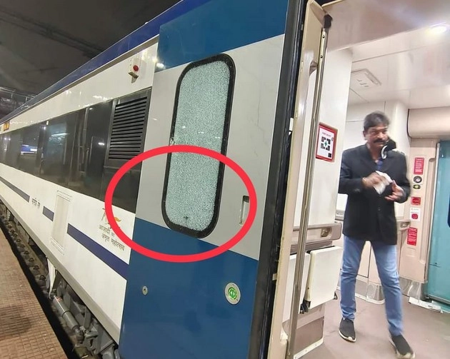 बंगाल में वंदे भारत ट्रेन पर पथराव, 4 दिन पहले पीएम मोदी ने किया था उद्घाटन, भाजपा के निशाने पर ममता - stone pelting on vande bharat express in Bengal