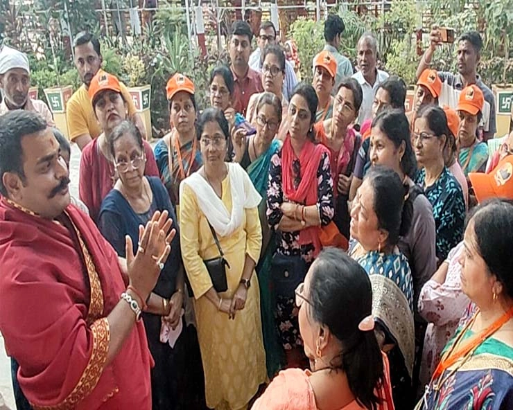 'मंगल ग्रह' के संबंध में स्त्रियों का भय और भ्रम हुआ दूर - Women of Mumbai visited Mangal Dev temple Amalner