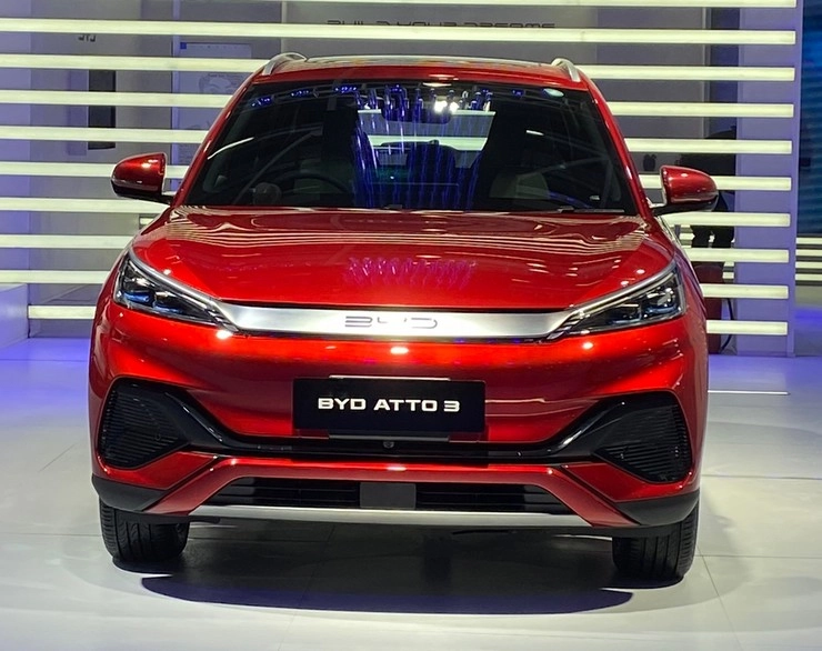 Auto Expo 2023 : ऑटो एक्सपो में BYD Seal से उठा पर्दा, 3.8 सेकंड में पकड़ लेती है 100 km की स्पीड, सिंगल चार्ज में देगी 700 km की रेंज - Auto Expo 2023 : BYD Seal electric sedan makes India debut, deliveries in Diwali