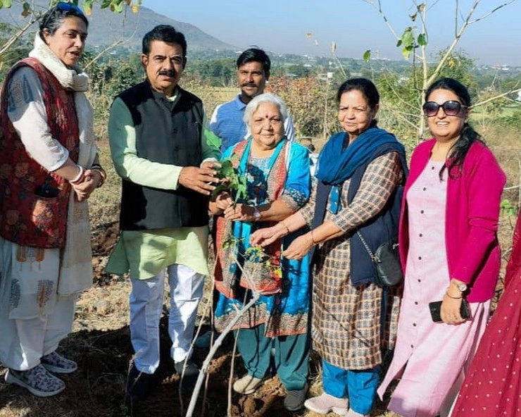 जनक पलटा मगिलिगन ने मनाया अपना 75वां जन्मदिन, 75 पौधे लगाकर संरक्षण का लिया संकल्‍प