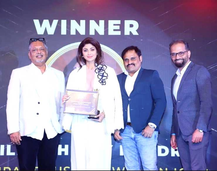 शिल्पा शेट्टी ने जीता 'बिजनेस वीमेन आइकॉन ऑफ द ईयर' का अवॉर्ड | Shilpa Shetty Wins Business Women Icon Of The Year Award