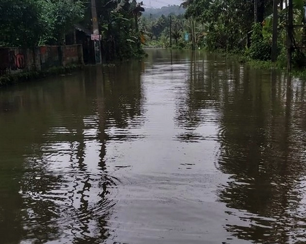 भारी बारिश से आधा भारत पानी-पानी, उफान पर नदियां, सड़कें लबालब