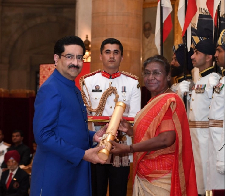 Padma Awards 2023 : कुमार मंगलम बिड़ला, एसएम कृष्णा समेत कई हस्तियों को राष्ट्रपति ने दिए पद्म पुरस्कार - Padma Awards 2023: Industrialist Kumar Mangalam Birla receives Padma Bhushan