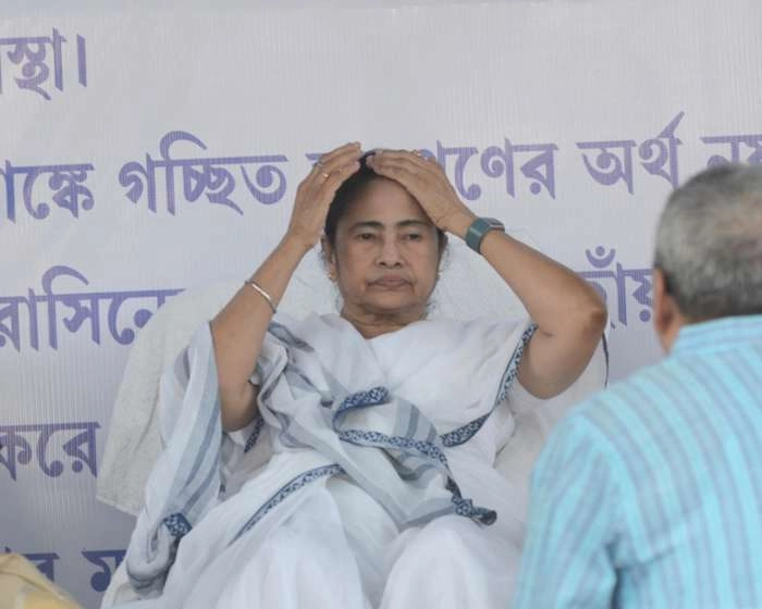 केंद्र के खिलाफ रातभर धरने पर बैठीं मुख्‍यमंत्री ममता बनर्जी - Chief Minister Mamta Banerjee sat on dharna overnight against the Center
