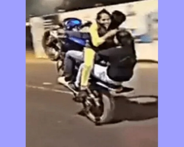 Mumbai में Bike पर कर रहा था खतरनाक स्टंट, पुलिस ने किया गिरफ्तार - Police arrested a man who performed dangerous bike stunts in Mumbai