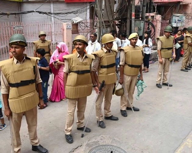 West Bengal : बंगाल में BJP कार्यकर्ताओं की पुलिस से झड़प, कई पुलिसकर्मी घायल