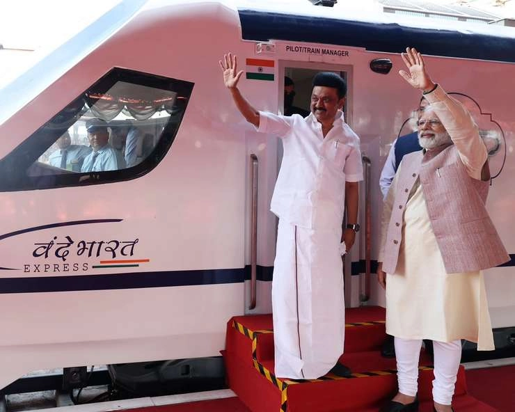 प्रधानमंत्री नरेन्द्र मोदी और तमिलनाडु CM स्टालिन के बीच दिखी गर्मजोशी