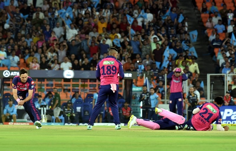 कैच लेने के लिए भिड़े राजस्थान के 3 खिलाड़ी, गेंदबाज बोल्ट ने लपकी गेंद (Video)