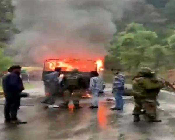 पुंछ-जम्मू राष्ट्रीय राजमार्ग पर सैन्य वाहन में लगी आग, 4 जवान शहीद - fire in military vehicle on poonch jammu national highway