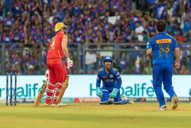पंजाब किंग्स ने मुंबई इंडियन्स के खिलाफ जड़े 214 रन, खोए 8 विकेट