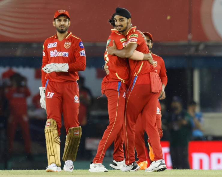 अर्शदीप सिंह ने लगातार 2 गेंदो में तोड़े मिडिल स्टंप, वीडियो हुआ वायरल - Arshdeep Singh breaks middle stump twice in the last over against Mumbai