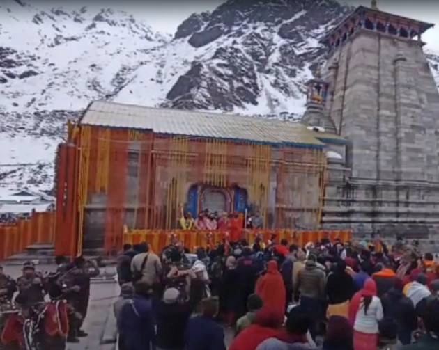 बाबा केदारनाथ धाम के कपाट खुले, फूलों से सजा मंदिर - kedarnath doors opened for pilgrims
