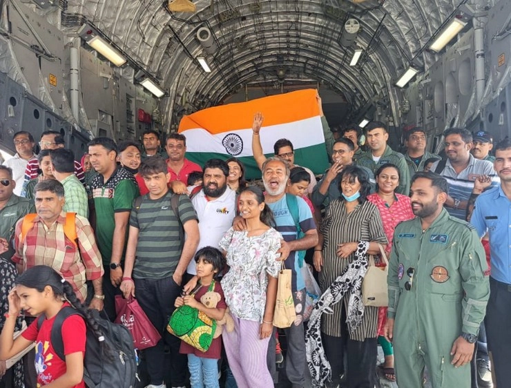 ऑपरेशन कावेरी : 392 भारतीयों का एक और जत्था पहुंचा स्वदेश, 72 घंटे के संघर्ष विराम के बाद तेज किए प्रयास - Another batch of 392 Indians reached India from Sudan