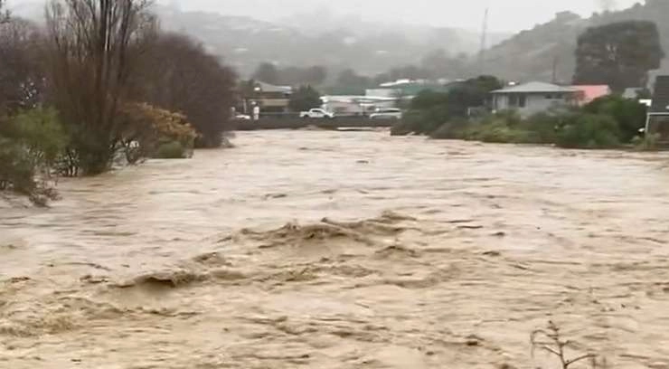न्यूजीलैंड में भारी बाढ़ से डूबा शहर, इमरजेंसी का ऐलान, कई स्कूली छात्र हुए लापता