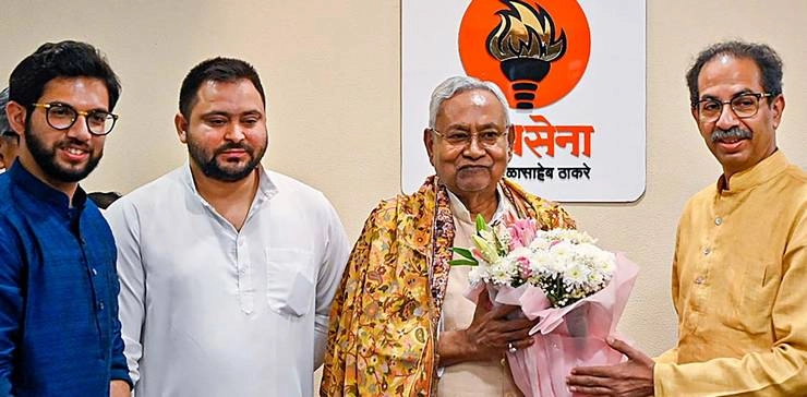 नीतीश कुमार और तेजस्वी यादव ने मुंबई में की उद्धव ठाकरे से मुलाकात
