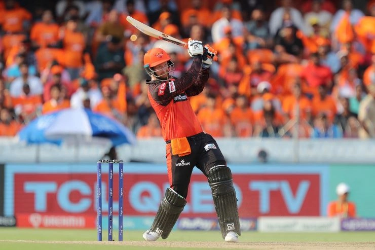 हैदराबाद का विकेटकीपर बल्लेबाज उलझ गया अंपायर से तो 10 फीसदी कट गई मैच फीस - Henrick Klassein fined for 10 percent of his match fees