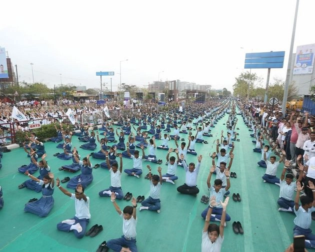 world record in surat on yoga day