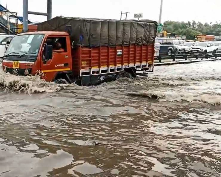 मुंबई में भारी बारिश, स्‍कूल-कॉलेजों में छुट्टी, मौसम विभाग ने जारी किया अलर्ट - Heavy rain in Mumbai, Meteorological Department issued alert