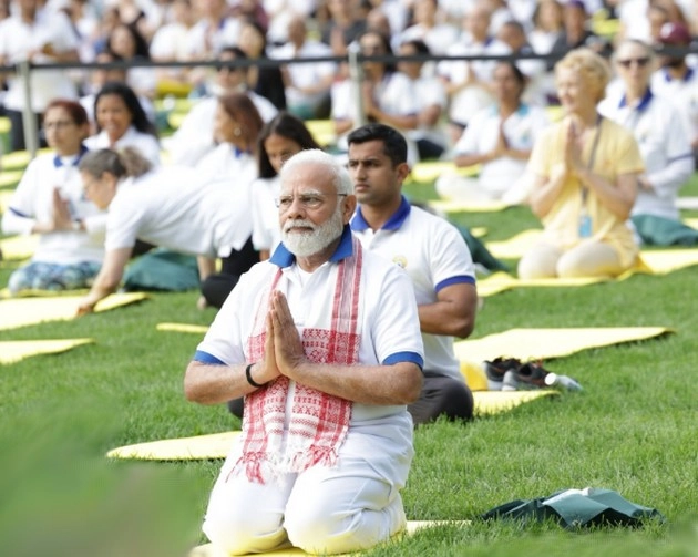 UN में योग करते ही PM मोदी ने बनाया गिनीज वर्ल्ड रिकॉर्ड, जानें कैसे... - Prime Minister Narendra Modi created a Guinness World Record while doing yoga at the camp organized at the United Nations Headquarters