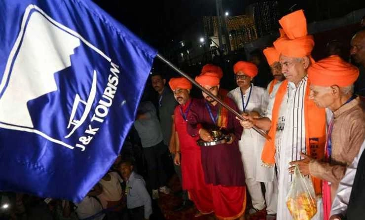 Amarnaath Yatra: बम-बम भोले के नारों के साथ अमरनाथ यात्रा शुरू, जम्मू से पहला जत्था रवाना - Amarnath Yatra begins with slogans of Bam Bam Bhole