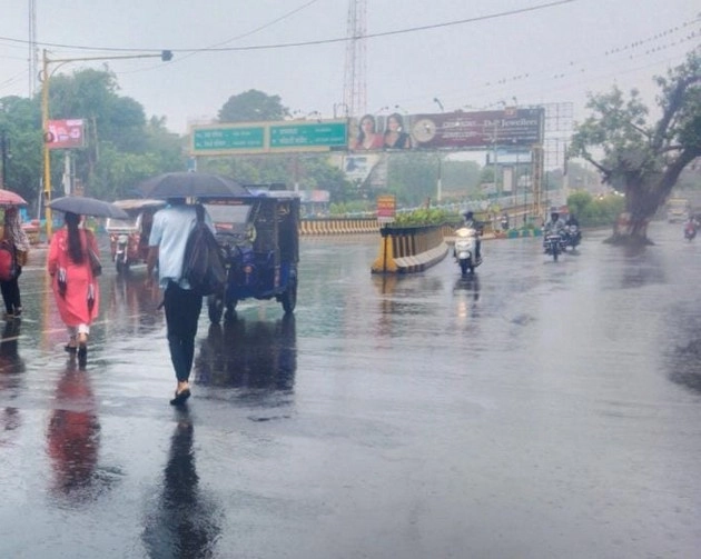 इंदौर में बारिश के चलते स्कूलों की छुट्‌टी