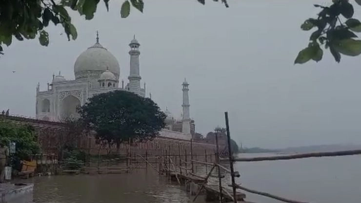 yamuna water tajmahal