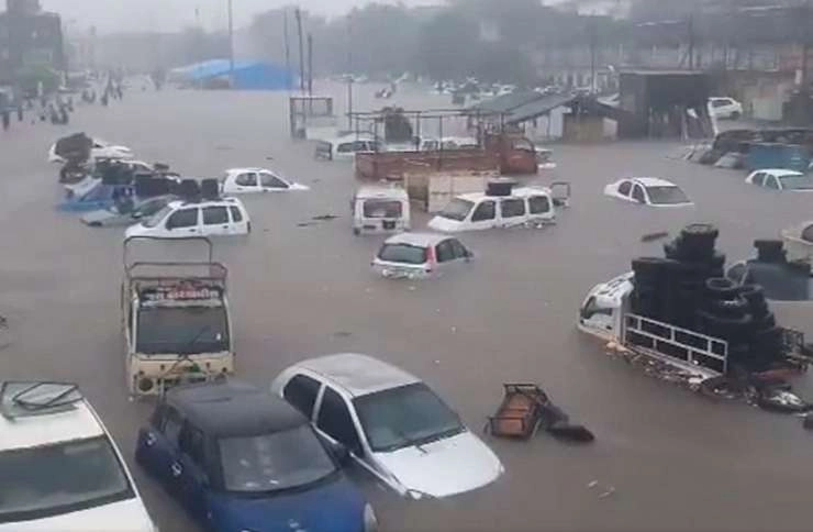 उत्तराखंड में 3 घंटे की मूसलधार बारिश से तबाही, 250 लोगों का रेस्क्यू - 3 hours of torrential rain wreaks havoc in Uttarakhand, rescue of 250 people