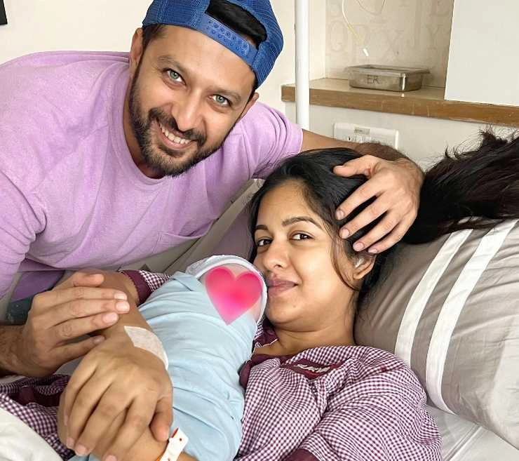इशिता दत्ता बनीं मां, अस्पताल से शेयर की बेटे की पहली झलक | Ishita Dutta share first photo with baby from hospital