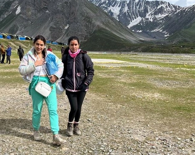 सारा अली खान छाई हैं सोशल मीडिया पर अमरनाथ यात्रा के बाद