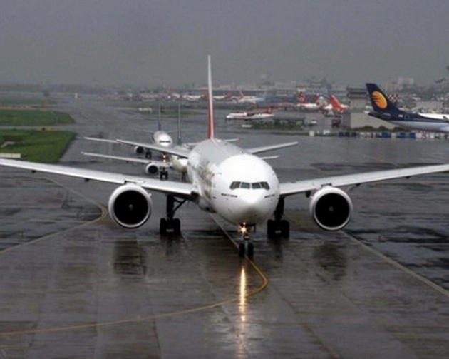 दिल्ली में भारी बारिश के कारण 9 उड़ानें जयपुर डायवर्ट की गईं - Delhi Airport officials