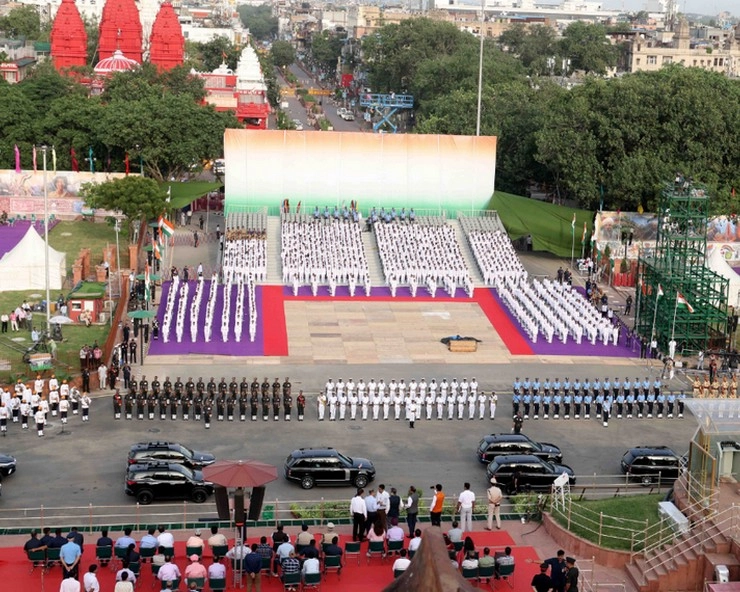 Independence Day : लाल किले पर PM नरेंद्र मोदी के कार्यक्रम में 1800 स्पेशल मेहमान, नर्स और किसान भी शामिल