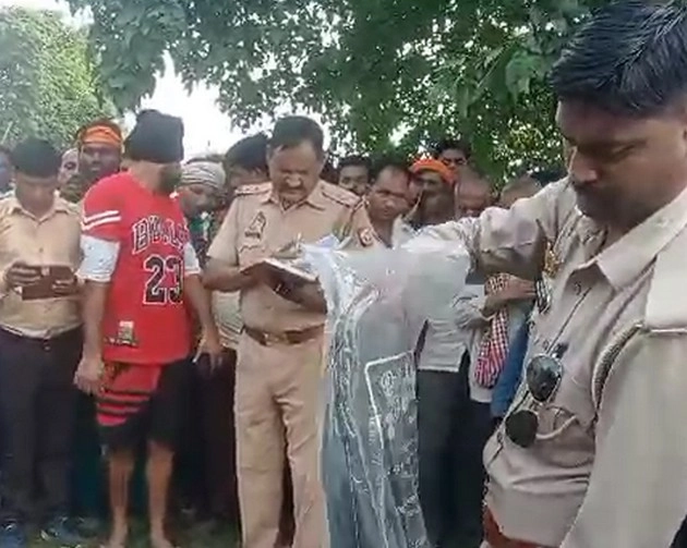 बाघ का निवाला बना किसान, मुंह में राममूर्ति को दबाकर बैठा था - Tiger hunted farmer in Uttar Pradesh