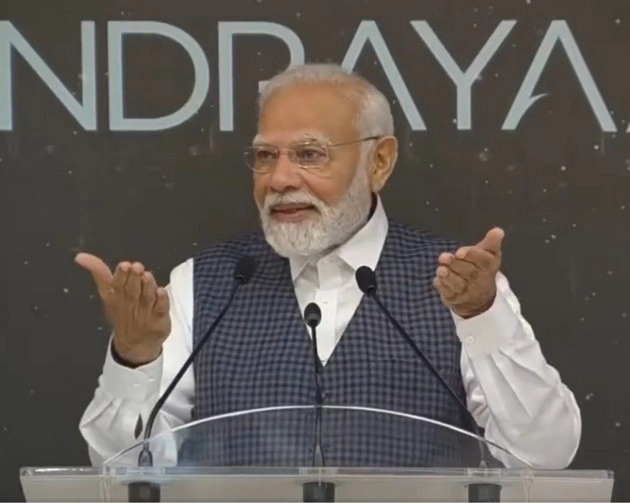 चंद्रयान 3 की सफलता का जश्न, इसरो के वैज्ञानिकों से मिलकर भावुक हुए पीएम मोदी - chandrayaan 3 success : PM modi gets emotional while addressing ISRO scientists