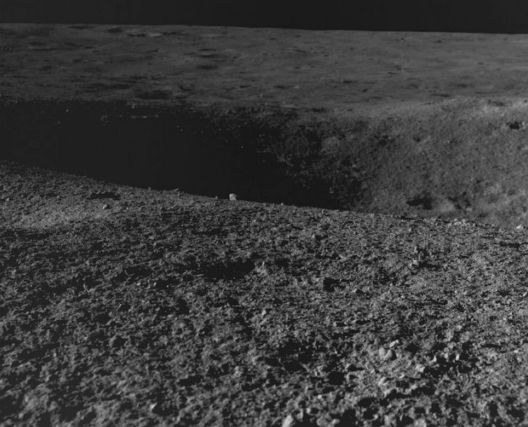 Rover Pragyan ने चंद्रमा पर की ऐतिहासिक खोज, Chandrayaan 3  ने पार की बड़ी चुनौती - Chandrayaan-3 : Rover Pragyan surmounts its first lunar obstacle, a 100mm-deep crater