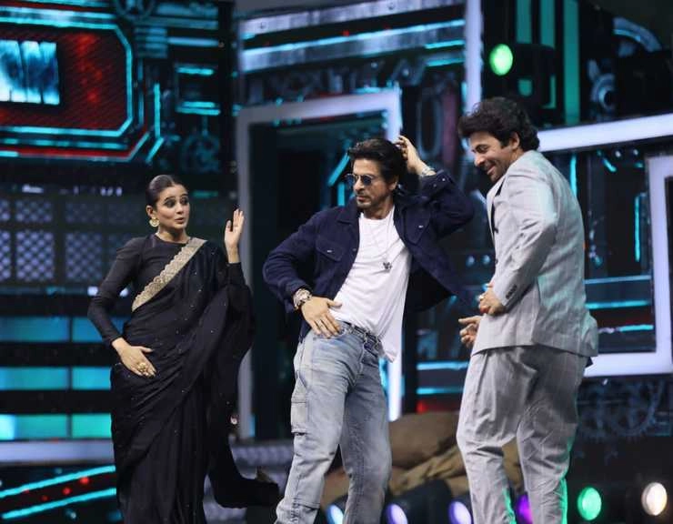 'जवान' के प्री-रिलीज इवेंट में शाहरुख खान ने जमकर मचाया धमाल, साउथ कलाकारों की तारीफ में पढ़े कसीदे | shahrukh khan in chennai for jawan pre release event