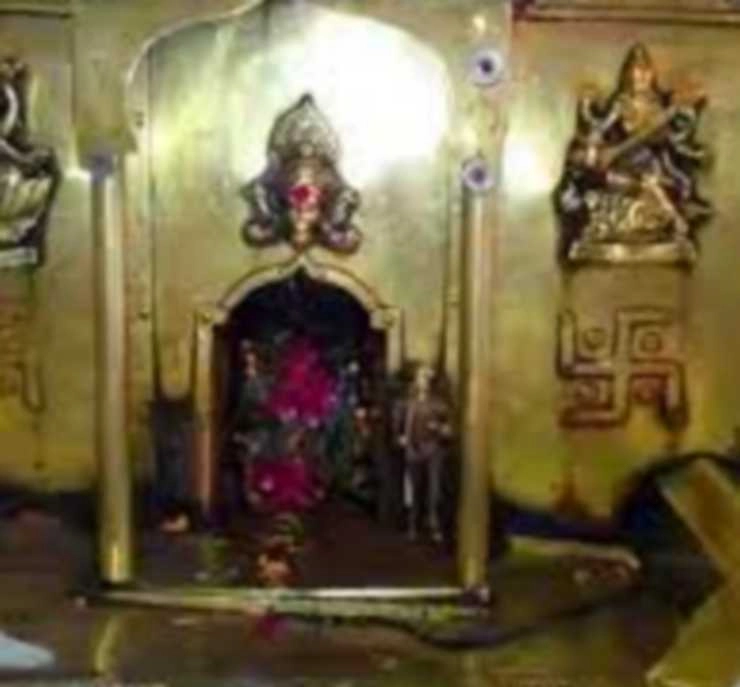 500 साल पुराना फूलमती माता का ये मंदिर क्यों है प्रसिद्ध? छूमंतर हो जाती है ये बीमारी - Phoolmati Mata Temple Shahjahanpur