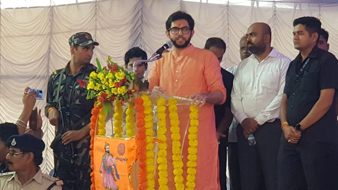 आदित्य ठाकरे ने कमलनाथ को बताया भावी मुख्यमंत्री, शपथ ग्रहण की तारीख पूछी - Aditya Thackeray called Kamal Nath the future Chief Minister