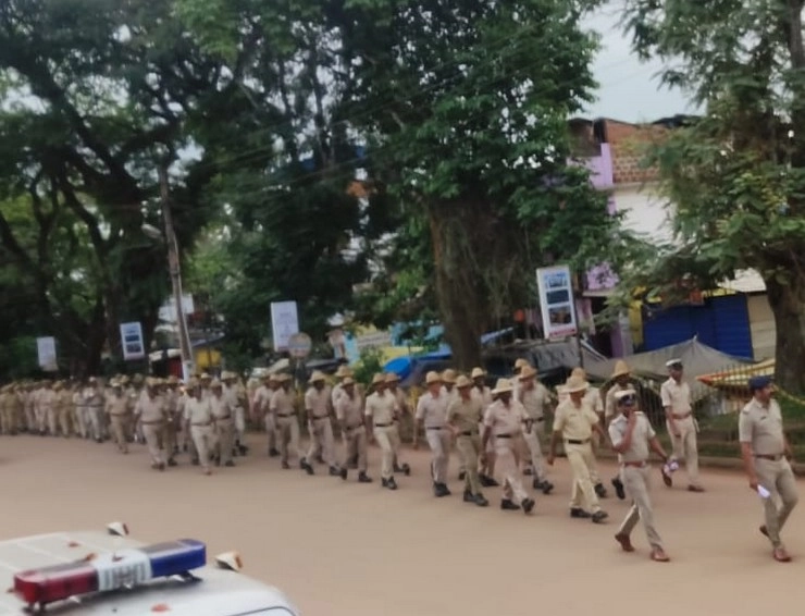 Karnataka के शिवमोगा में पथराव के बाद 5 लोग घायल, इलाके में धारा 144 लागू - Clashes During Eid Milad Procession In Karnatakas Shivamogga