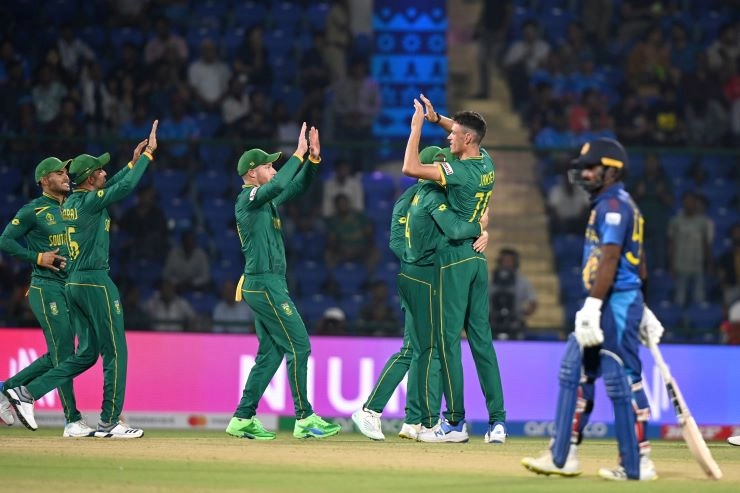 श्रीलंका को 102 रनों से रौंद कर दक्षिण अफ्रीका ने किया सिंहनाद - South Africa drubs Srilanka in a run feast by 102 runs in ODI World Cup