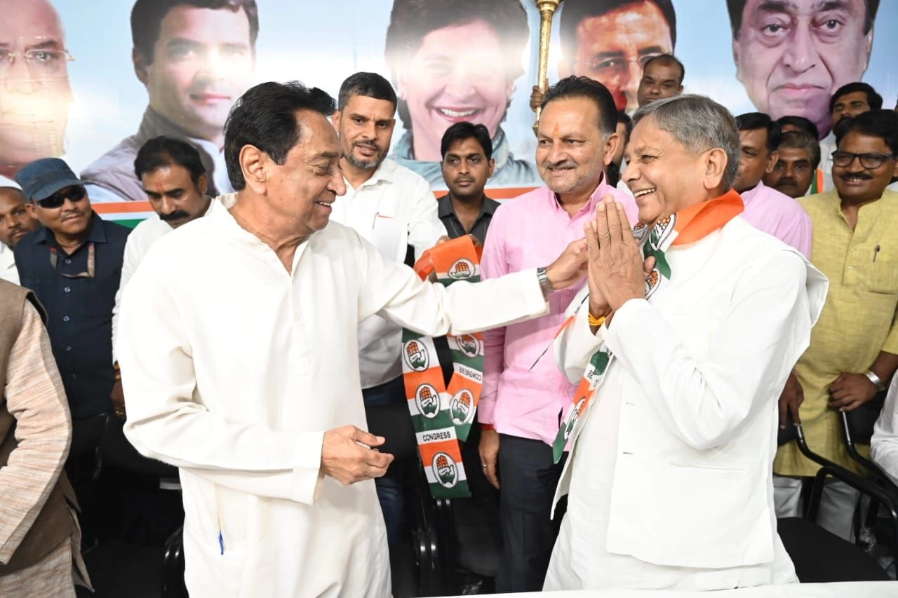 पूर्व गृहमंत्री महेन्द्र बौद्ध की कांग्रेस में वापसी, भाजपा विधायक नारायण त्रिपाठी की नो एंट्री! - Many BJP and BSP leaders join Congress in Madhya Pradesh