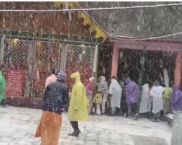Weather Update : बद्रीनाथ-केदारनाथ में बारिश और बर्फबारी ने बढ़ाई ठिठुरन - Rain and snowfall increased chill in Badrinath and Kedarnath