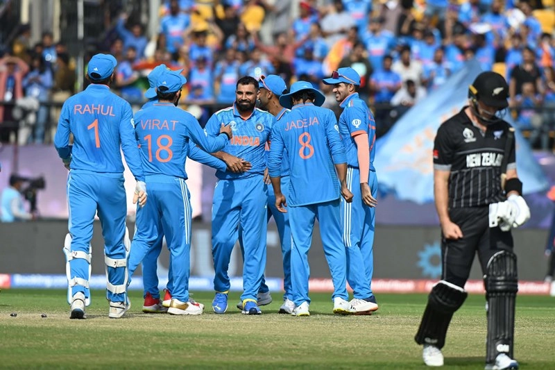7 विकेट लेकर मोहम्मद शमी ने बांधा समा, किसी भी वनडे में भारतीय गेंदबाज का सर्वश्रेष्ठ प्रदर्शन - Mohammad Shami becomes highest wicket taker of ODI WC with Seven scalps
