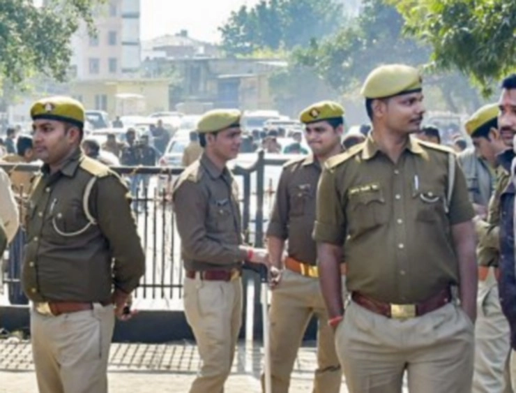 जुमे की नमाज को लेकर वाराणसी में हाई अलर्ट, चप्पे चप्पे पर पुलिस तैनात - High alert in Varanasi regarding Friday prayers